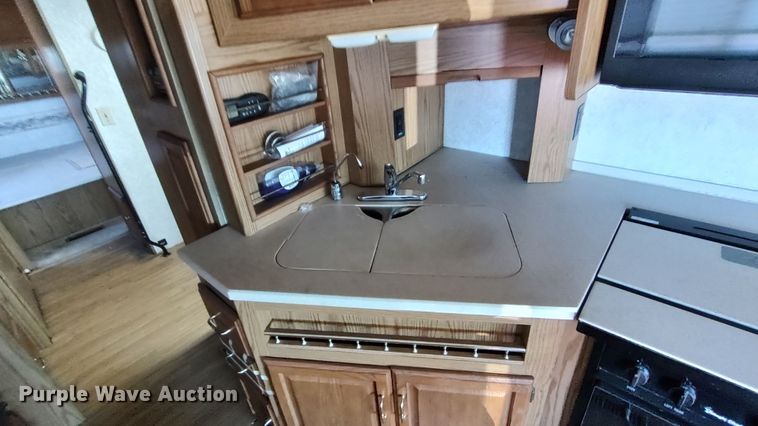 image for item LK9450 2000 Winnebago Adventurer WFG35B  RV