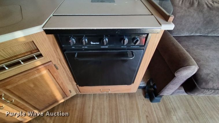 image for item LK9450 2000 Winnebago Adventurer WFG35B  RV