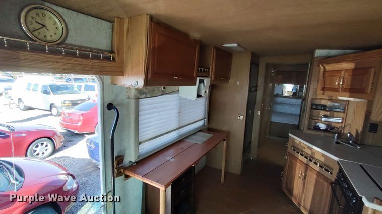 image for item LK9450 2000 Winnebago Adventurer WFG35B  RV