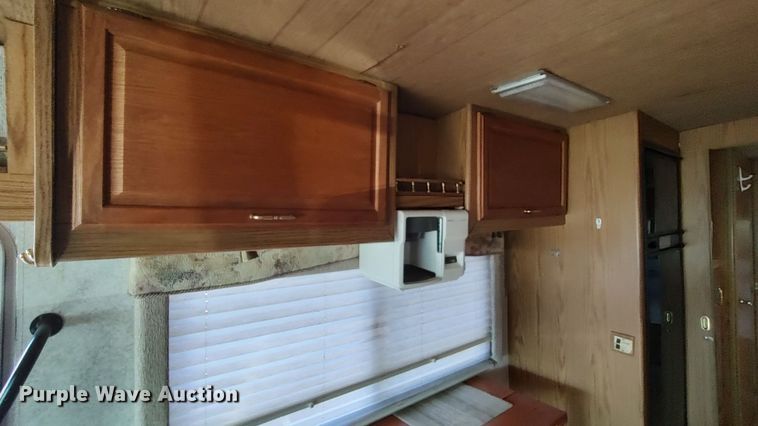 image for item LK9450 2000 Winnebago Adventurer WFG35B  RV