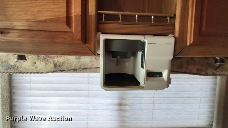 image for item LK9450 2000 Winnebago Adventurer WFG35B  RV