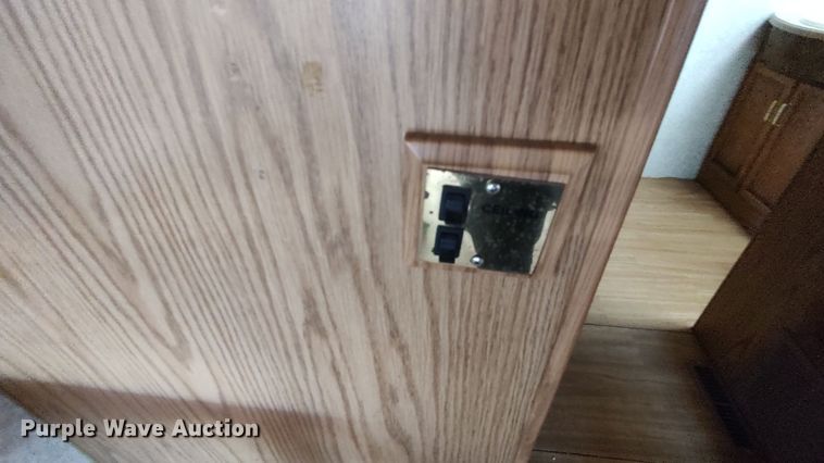 image for item LK9450 2000 Winnebago Adventurer WFG35B  RV