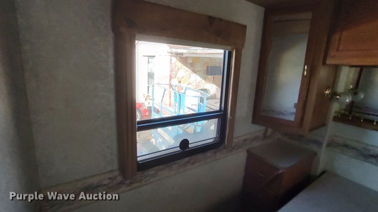 image for item LK9450 2000 Winnebago Adventurer WFG35B  RV