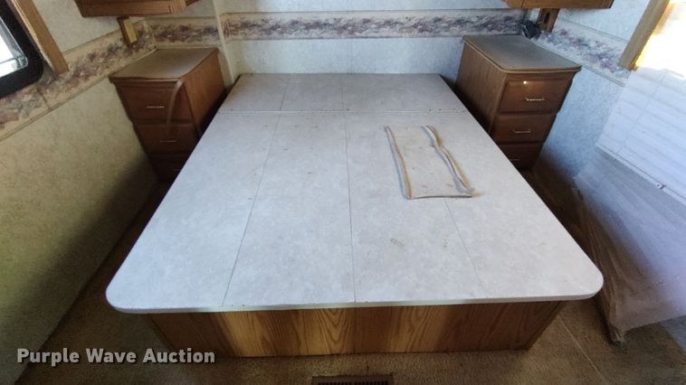 image for item LK9450 2000 Winnebago Adventurer WFG35B  RV