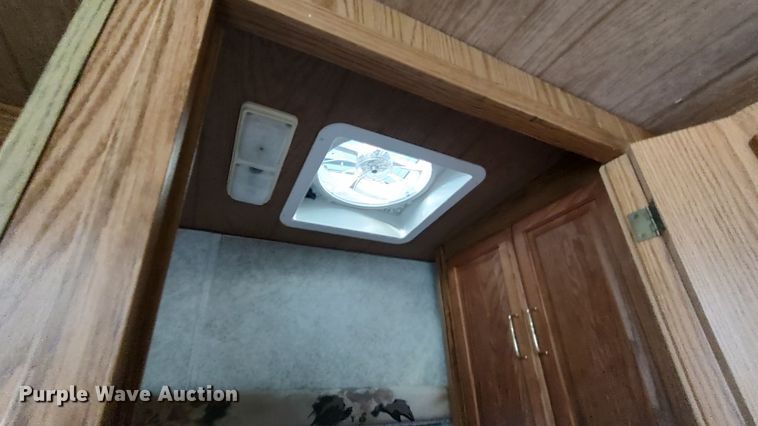 image for item LK9450 2000 Winnebago Adventurer WFG35B  RV