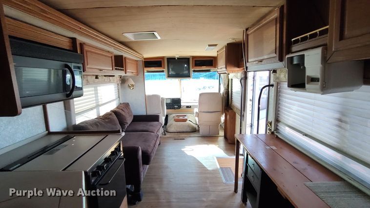 image for item LK9450 2000 Winnebago Adventurer WFG35B  RV