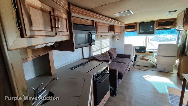 image for item LK9450 2000 Winnebago Adventurer WFG35B  RV