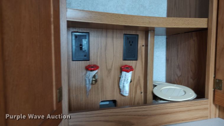 image for item LK9450 2000 Winnebago Adventurer WFG35B  RV