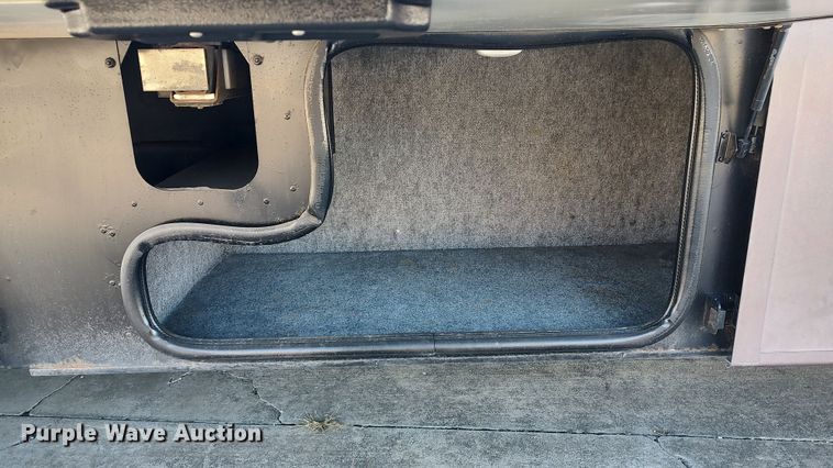 image for item LK9450 2000 Winnebago Adventurer WFG35B  RV