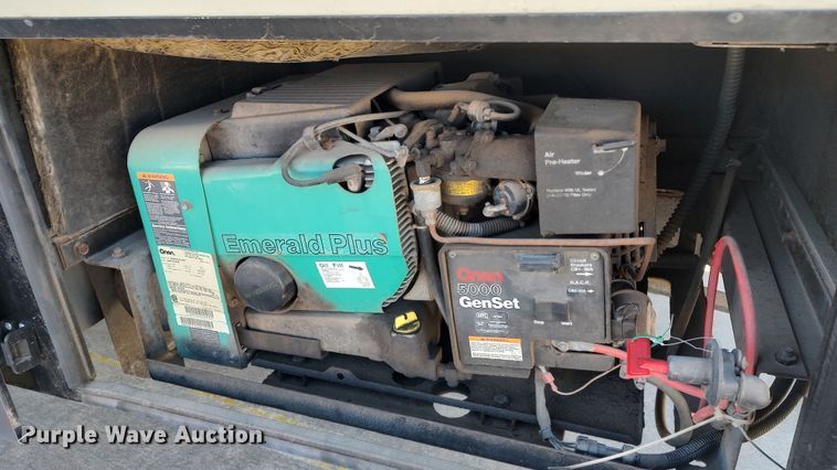 image for item LK9450 2000 Winnebago Adventurer WFG35B  RV