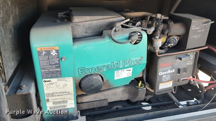 image for item LK9450 2000 Winnebago Adventurer WFG35B  RV