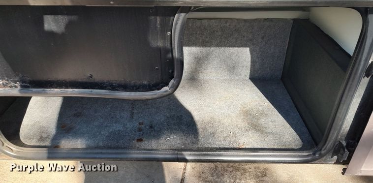 image for item LK9450 2000 Winnebago Adventurer WFG35B  RV