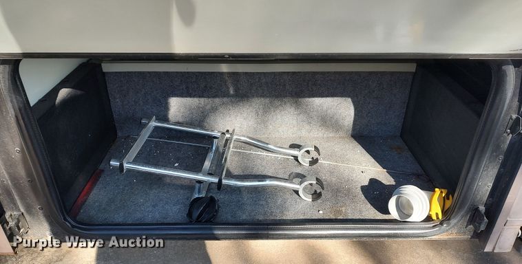 image for item LK9450 2000 Winnebago Adventurer WFG35B  RV