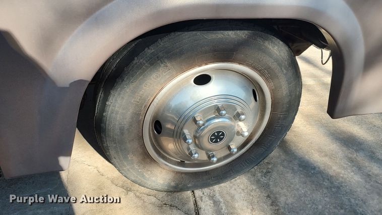 image for item LK9450 2000 Winnebago Adventurer WFG35B  RV