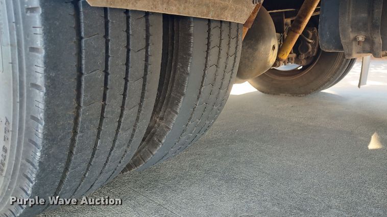 image for item LK9450 2000 Winnebago Adventurer WFG35B  RV