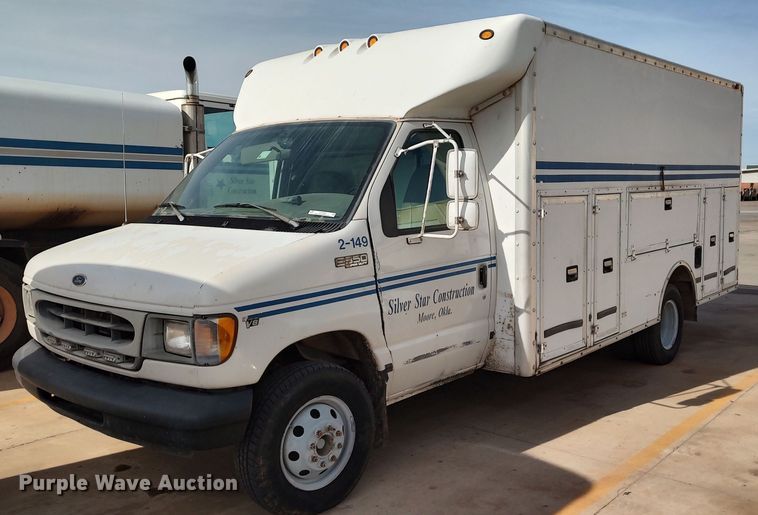image for item LK9499 2000 Ford E350 Super Duty  box truck