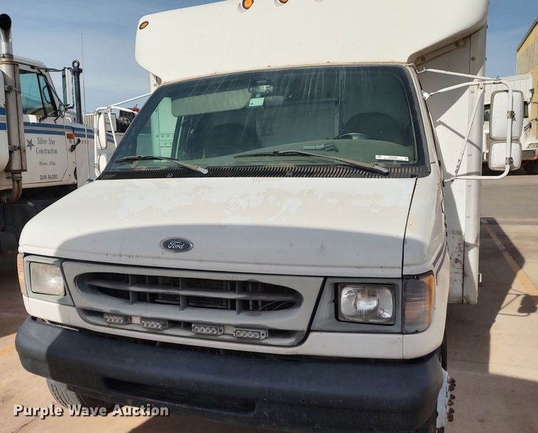 image for item LK9499 2000 Ford E350 Super Duty  box truck