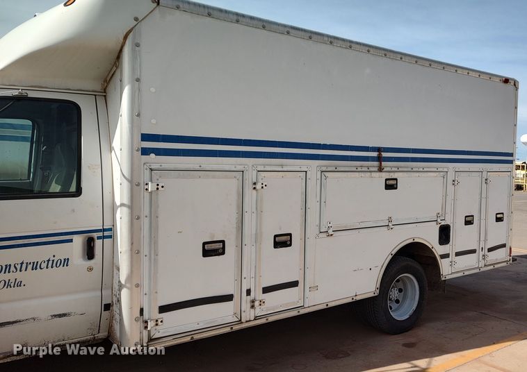 image for item LK9499 2000 Ford E350 Super Duty  box truck