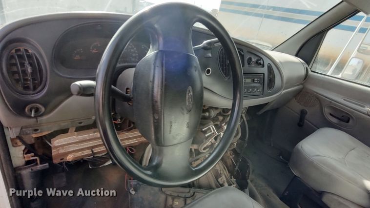 image for item LK9499 2000 Ford E350 Super Duty  box truck