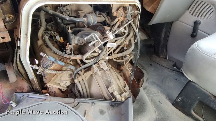 image for item LK9499 2000 Ford E350 Super Duty  box truck