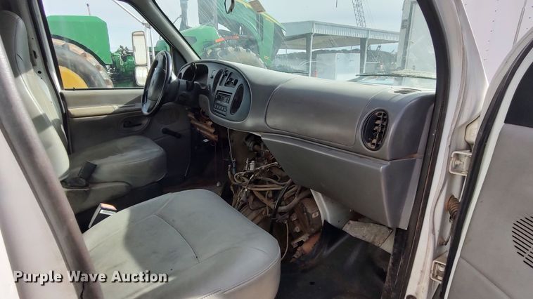 image for item LK9499 2000 Ford E350 Super Duty  box truck