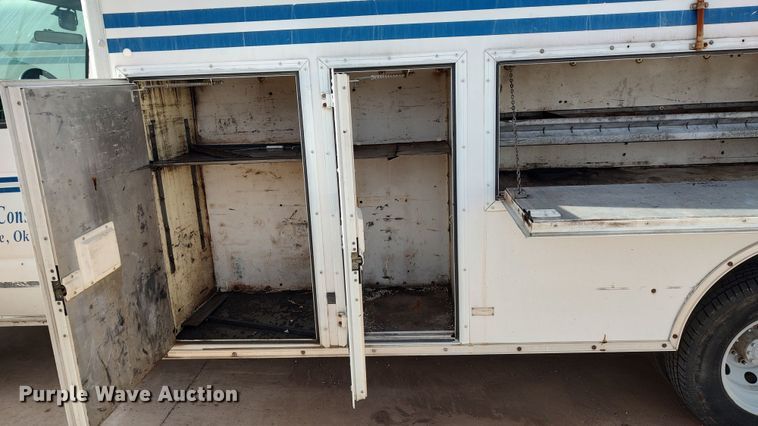 image for item LK9499 2000 Ford E350 Super Duty  box truck