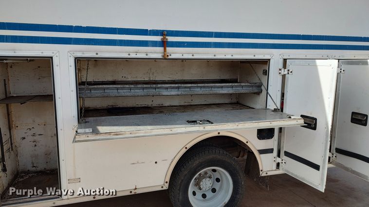 image for item LK9499 2000 Ford E350 Super Duty  box truck