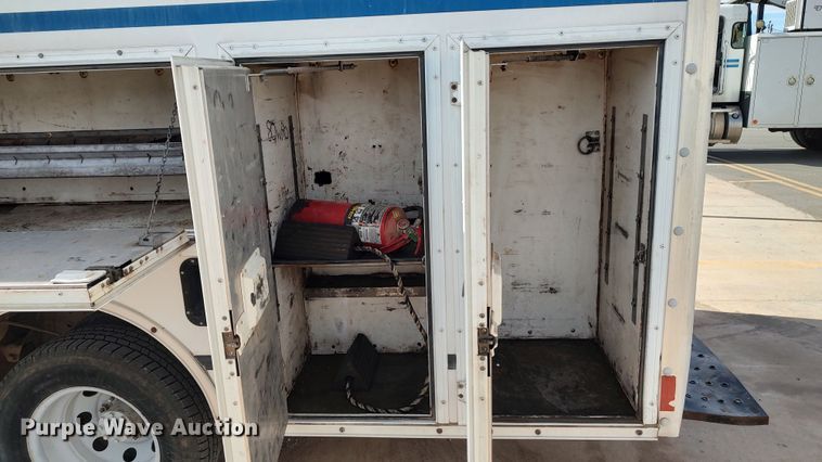 image for item LK9499 2000 Ford E350 Super Duty  box truck