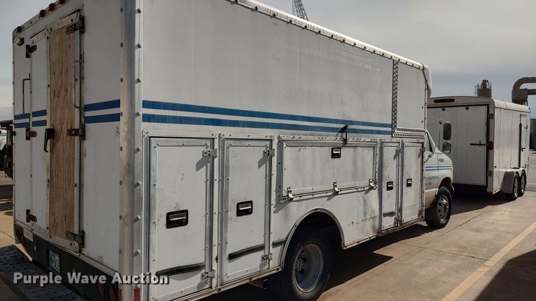 image for item LK9499 2000 Ford E350 Super Duty  box truck