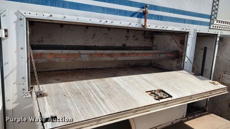 image for item LK9499 2000 Ford E350 Super Duty  box truck