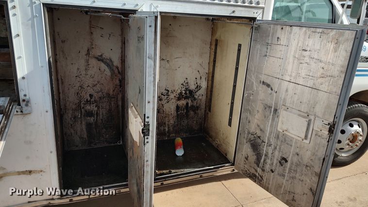 image for item LK9499 2000 Ford E350 Super Duty  box truck