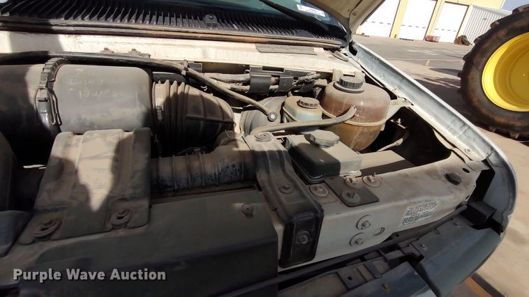 image for item LK9499 2000 Ford E350 Super Duty  box truck