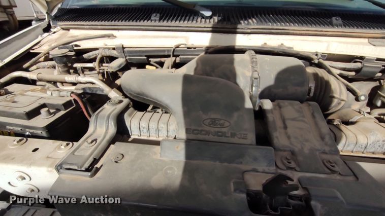 image for item LK9499 2000 Ford E350 Super Duty  box truck