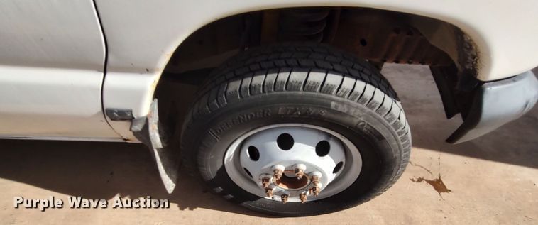 image for item LK9499 2000 Ford E350 Super Duty  box truck