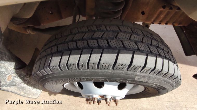 image for item LK9499 2000 Ford E350 Super Duty  box truck