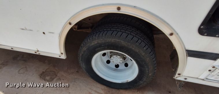 image for item LK9499 2000 Ford E350 Super Duty  box truck