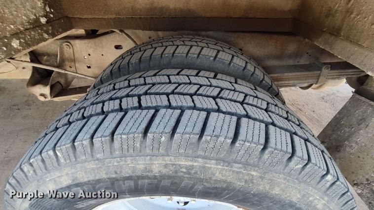 image for item LK9499 2000 Ford E350 Super Duty  box truck