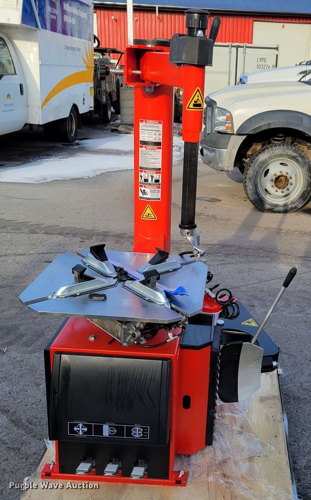 image for item LY9899 2022 Tyre Changer TC-24  tire machine