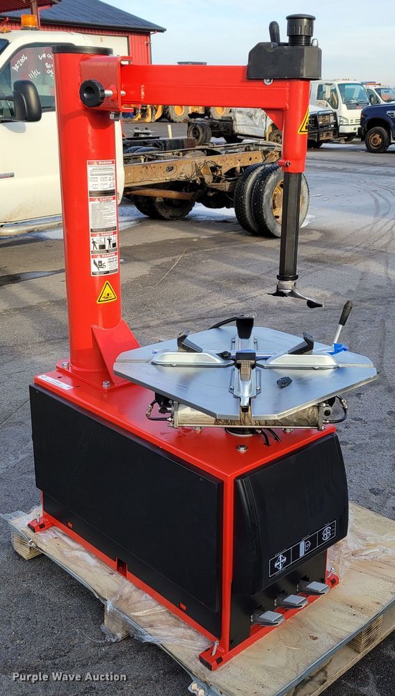 image for item LY9899 2022 Tyre Changer TC-24  tire machine