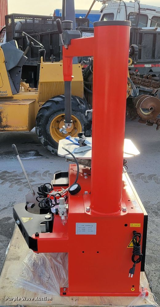 image for item LY9899 2022 Tyre Changer TC-24  tire machine