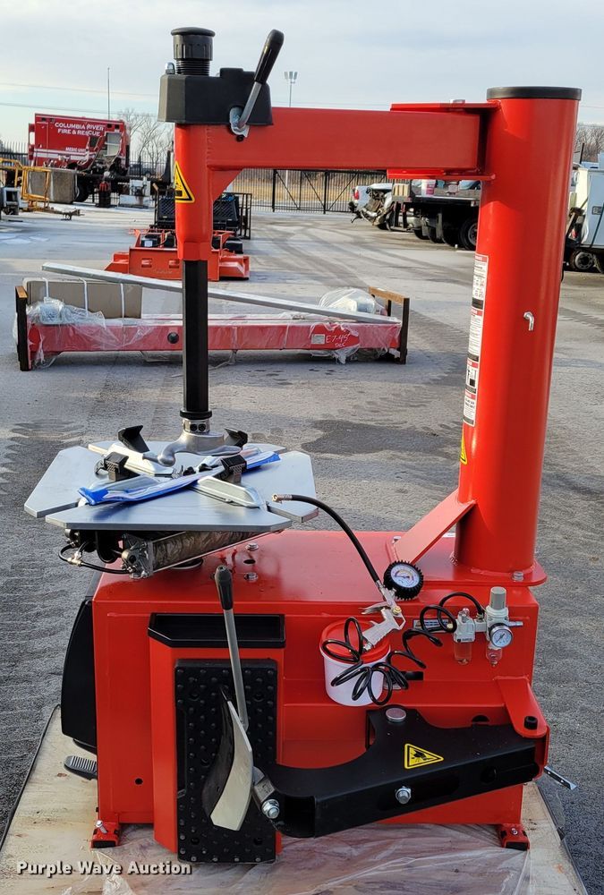 image for item LY9899 2022 Tyre Changer TC-24  tire machine