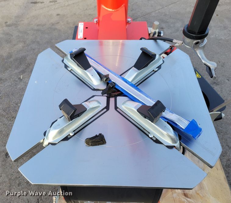 image for item LY9899 2022 Tyre Changer TC-24  tire machine