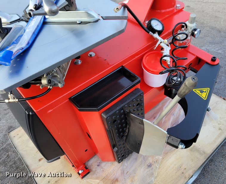 image for item LY9899 2022 Tyre Changer TC-24  tire machine
