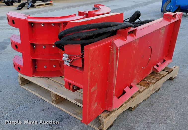 image for item LY9901 2022 Handy Attachments HRTH43  skid steer rock and tree handler