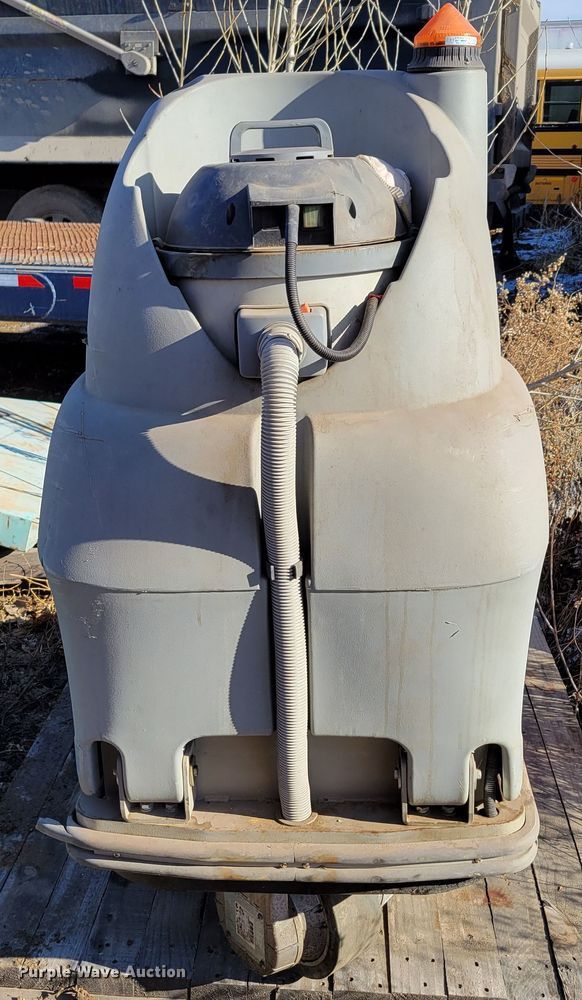 image for item LY9914 2009 Comac CM 70HS  floor buffer