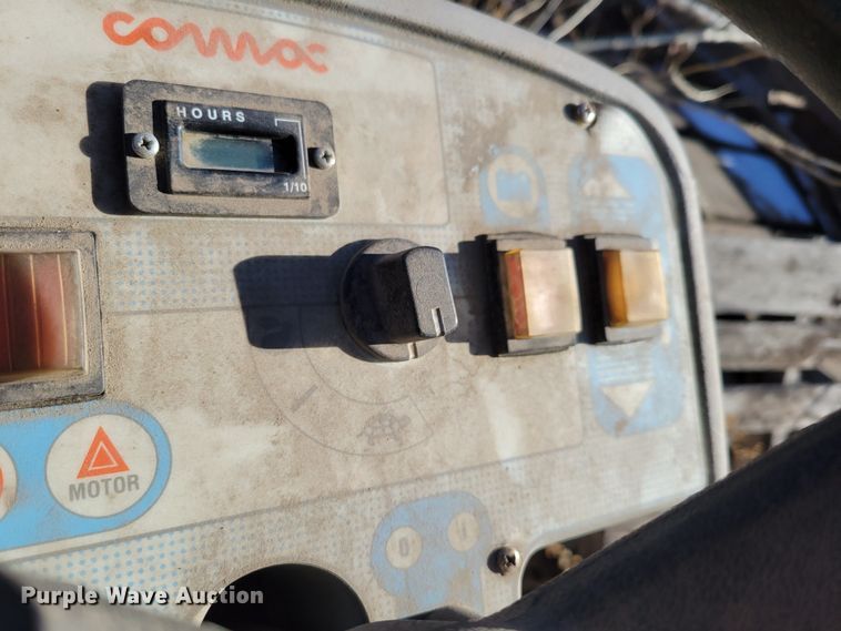 image for item LY9914 2009 Comac CM 70HS  floor buffer