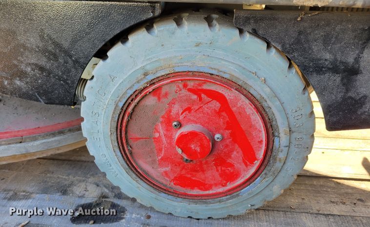 image for item LY9914 2009 Comac CM 70HS  floor buffer