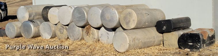 image for item LY9919 Fuel tanks