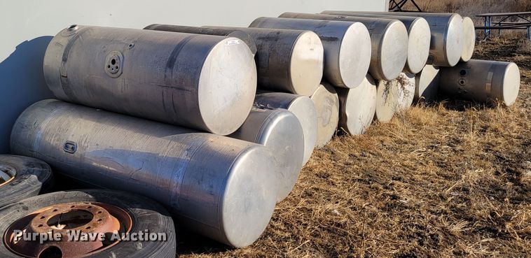 image for item LY9919 Fuel tanks