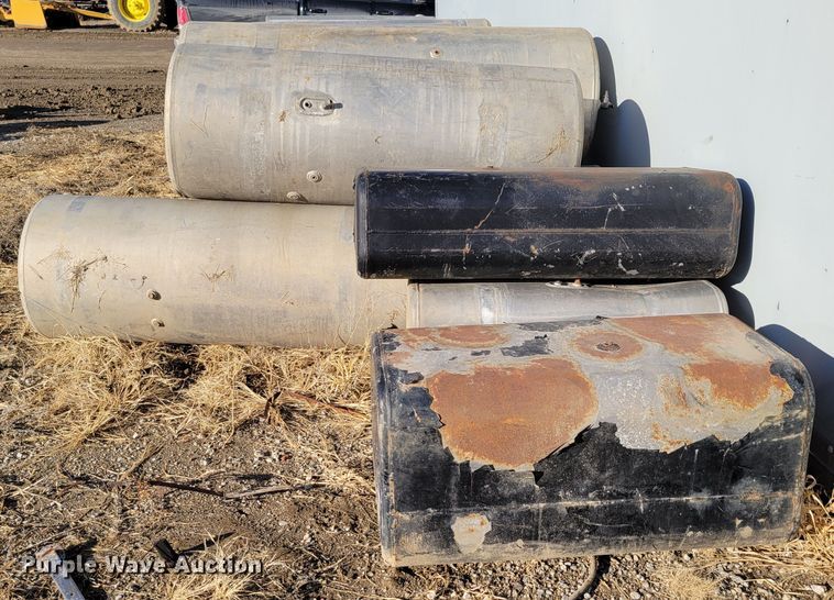 image for item LY9919 Fuel tanks